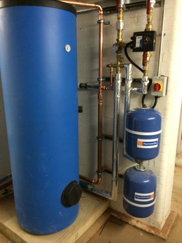 Unvented hot water calorifier